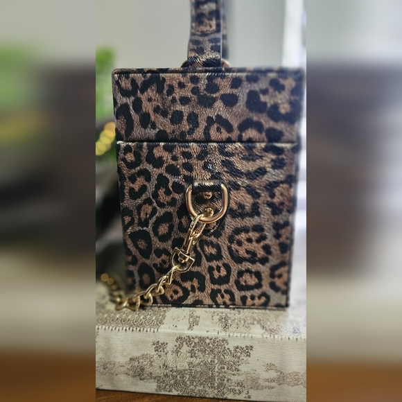 Leopard Print Chain Crossbody Bag - Picture 2 of 6